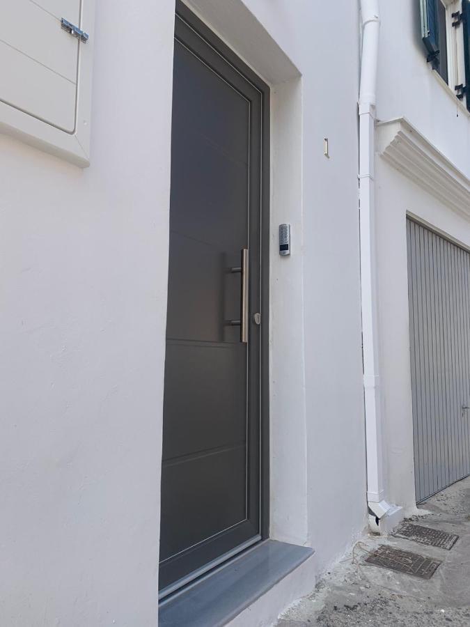 Smyrnis Apartments Ermoupoli Exterior photo